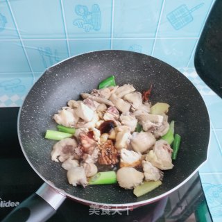 鸡块烧土豆的做法步骤：6