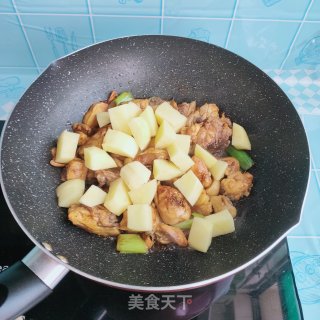 鸡块烧土豆的做法步骤：8