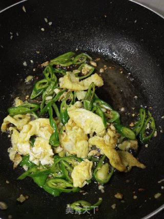 简单下饭的青椒炒鸡蛋的做法步骤：6