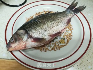 红烧鲫鱼的做法步骤：1