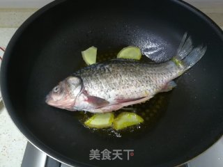 红烧鲫鱼的做法步骤：3