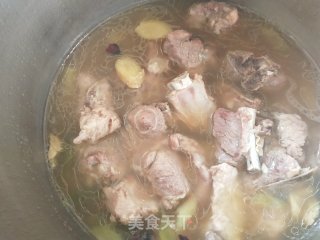 黄金勾豆角炖排骨的做法步骤：1