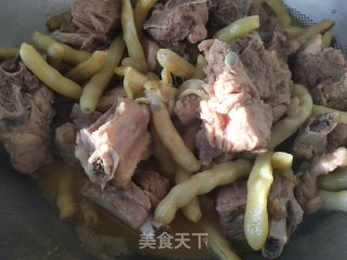 黄金勾豆角炖排骨的做法步骤：4