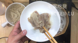 家常酸汤肥牛，酸辣爽口又开胃，吃一次绝对还想下一次。的做法步骤：3