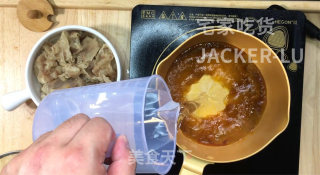 家常酸汤肥牛，酸辣爽口又开胃，吃一次绝对还想下一次。的做法步骤：5