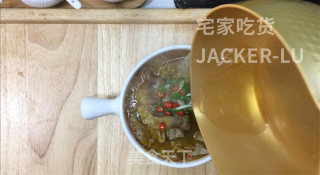 家常酸汤肥牛，酸辣爽口又开胃，吃一次绝对还想下一次。的做法步骤：7