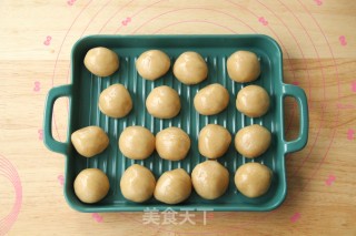 人间小美味，凤梨and豆沙广式月饼！表皮油亮，新手零失败！的做法步骤：6