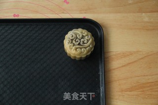 人间小美味，凤梨and豆沙广式月饼！表皮油亮，新手零失败！的做法步骤：12