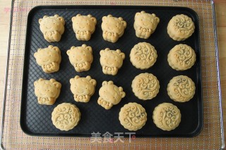人间小美味，凤梨and豆沙广式月饼！表皮油亮，新手零失败！的做法步骤：16