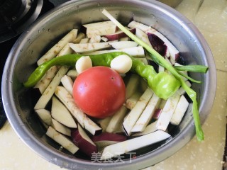 剁辣椒炒茄子的做法步骤：1
