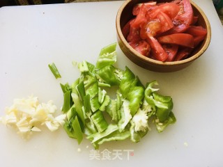 剁辣椒炒茄子的做法步骤：2