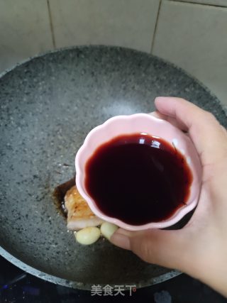 红酒烩五花肉的做法步骤：6