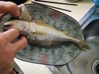 清蒸黄鱼的做法步骤：4