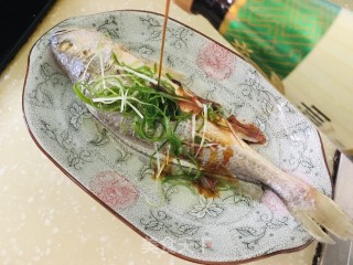 清蒸黄鱼的做法步骤：7