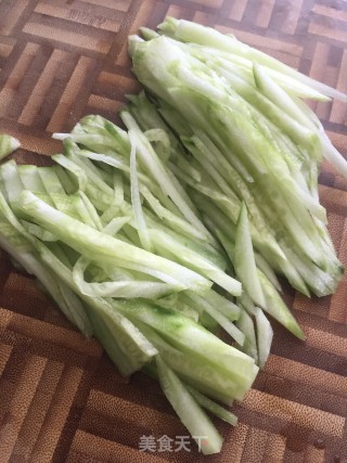凉拌三丝的做法步骤：1