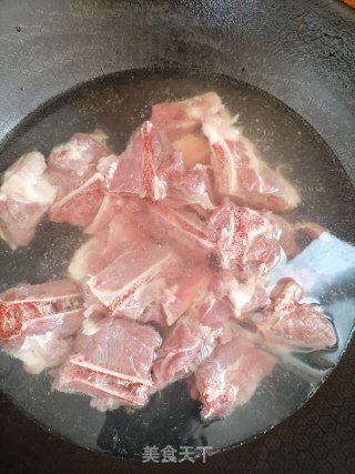 山药胡萝卜玉米骨头汤的做法步骤：1