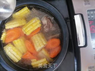 山药胡萝卜玉米骨头汤的做法步骤：6