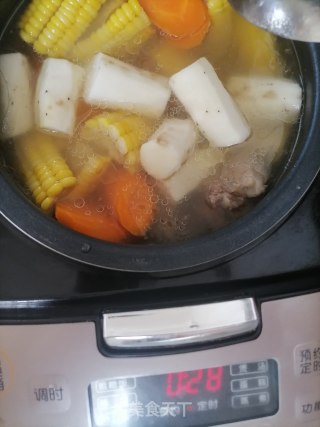 山药胡萝卜玉米骨头汤的做法步骤：7