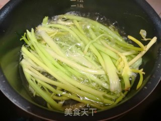 香芹拌花生的做法步骤：2