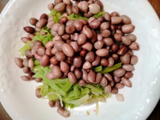 香芹拌花生的做法步骤：5
