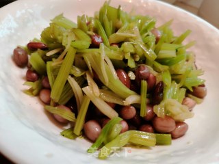 香芹拌花生的做法步骤：7