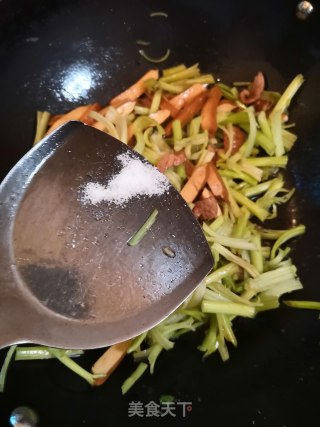 芹菜炒香干的做法步骤：9