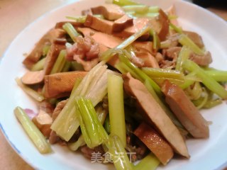 芹菜炒香干的做法步骤：10