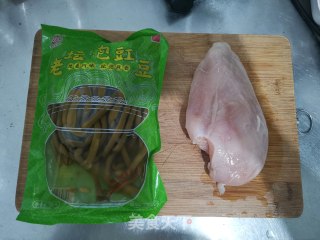 酸豆角炒鸡丁的做法步骤：1