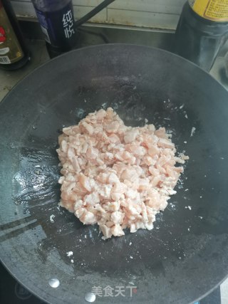 酸豆角炒鸡丁的做法步骤：3