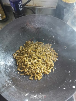 酸豆角炒鸡丁的做法步骤：4