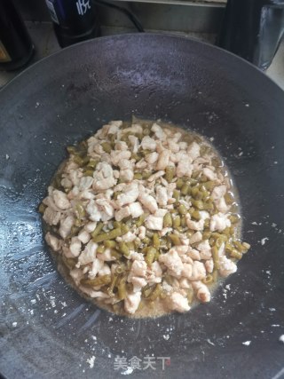 酸豆角炒鸡丁的做法步骤：5