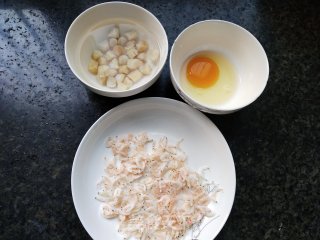 干贝虾米蒸蛋的做法步骤：1