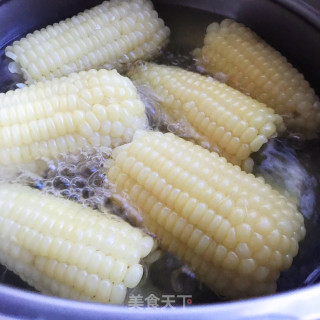 水煮粘玉米的做法步骤：5