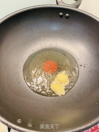 芦笋菜椒虾仁的做法步骤：3