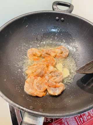 芦笋菜椒虾仁的做法步骤：4