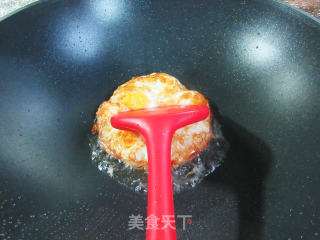 煎鸡蛋炒莲藕的做法步骤：2