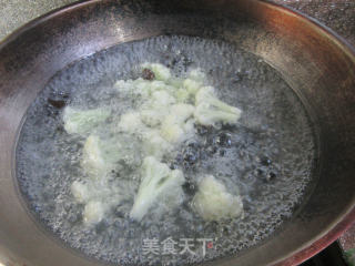 黑木耳黄瓜拌花菜的做法步骤：4