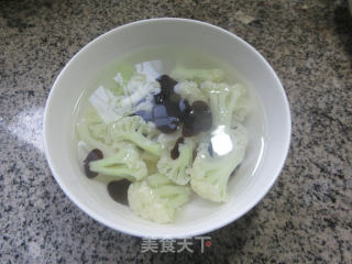 黑木耳黄瓜拌花菜的做法步骤：5
