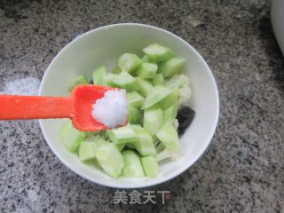 黑木耳黄瓜拌花菜的做法步骤：7