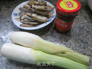 蛏子拌茭白的做法步骤：1