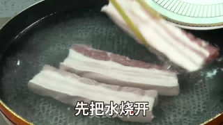 不一样的腐乳红烧肉的做法步骤：1