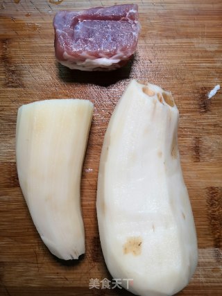 藕片炒肉的做法步骤：1