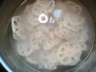 藕片炒肉的做法步骤：3