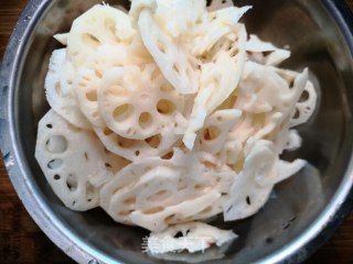 藕片炒肉的做法步骤：4