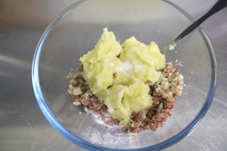解馋零嘴之牛肉土豆饼的做法步骤：6