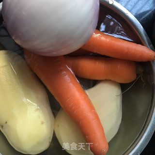 咖喱土豆鸡肉饭的做法步骤：2