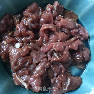 牛肉时蔬炒面皮的做法步骤：5