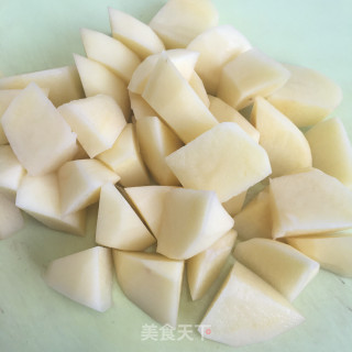 咖喱土豆焖鸡块的做法步骤：2