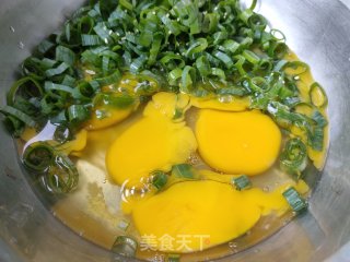 早餐鸡蛋饼的做法步骤：2