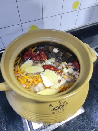 羊肚菌虫草花排骨汤的做法步骤：5